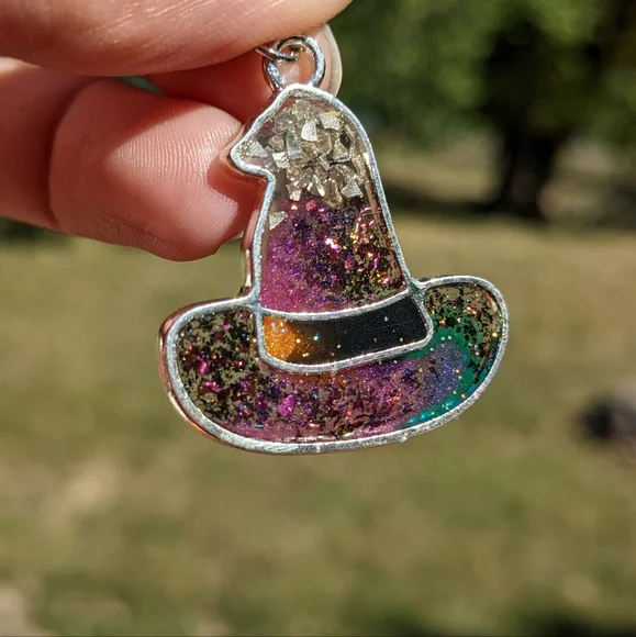 Wicked Witch Necklace Handmade Spooky Halloween Sparkly Glitter Purple - Picture 3 of 8